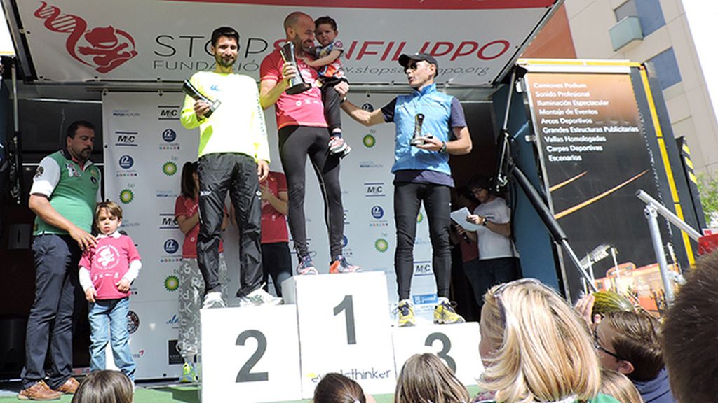 2.500 corredores se visten de rosa para apoyar la investigación