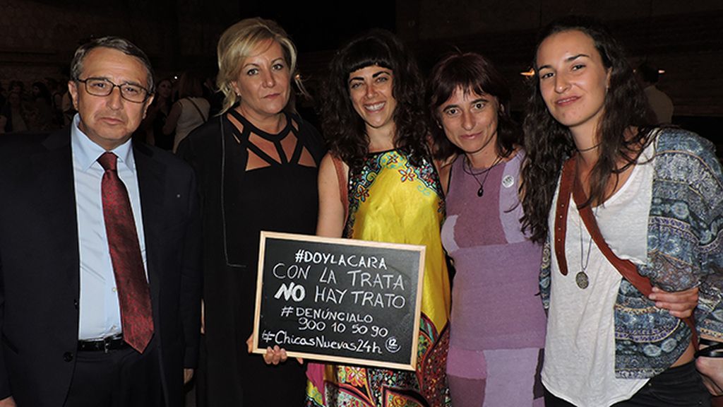 Los fiscales de Extranjería dan la cara en el estreno de 'Chicas Nuevas 24 Horas'