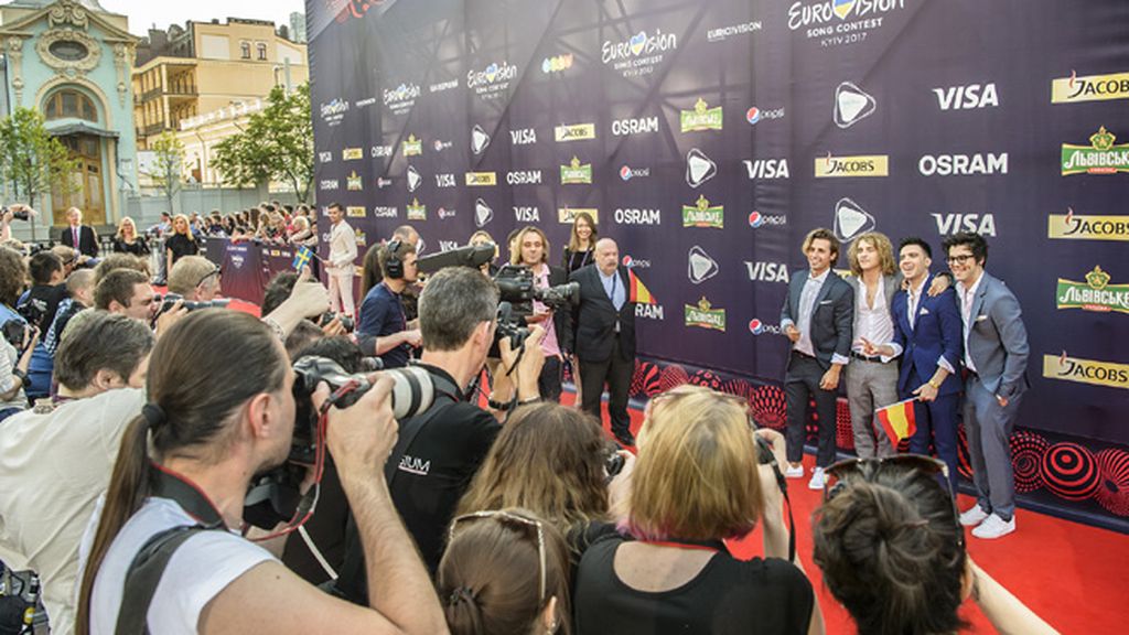 'Look' formal para desfilar por la alfombra roja de la fiesta de recibimiento, el 7 de mayo