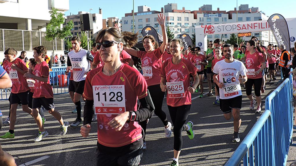 2.500 corredores se visten de rosa para apoyar la investigación