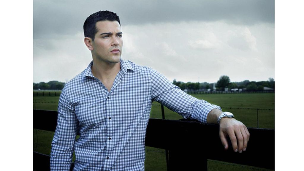 Jesse Metcalfe es Christopher Ewing