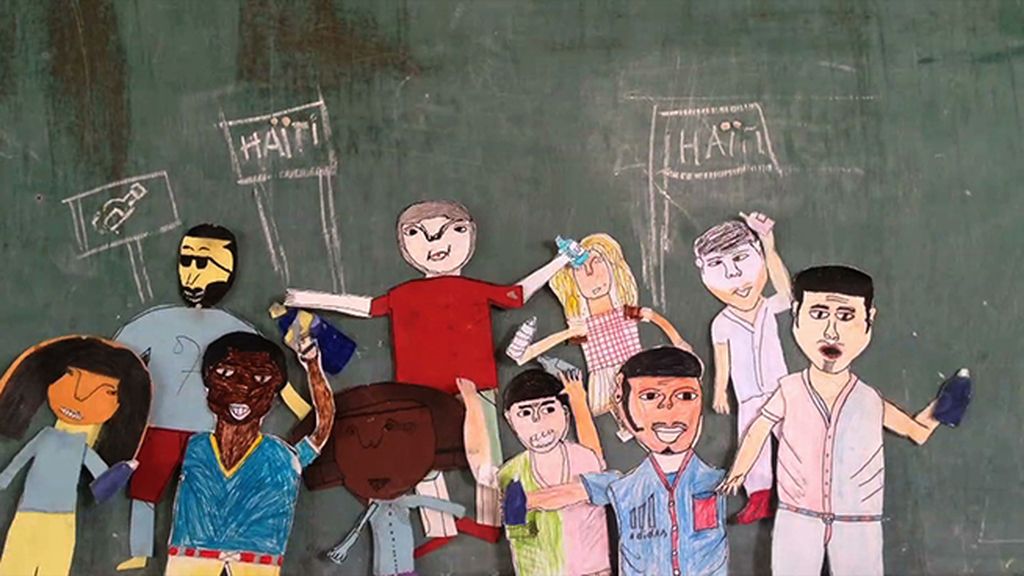 Las fotos del spot que nos enseña que compartir es cooperar