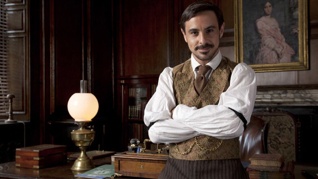 Emun Elliott es John Moray
