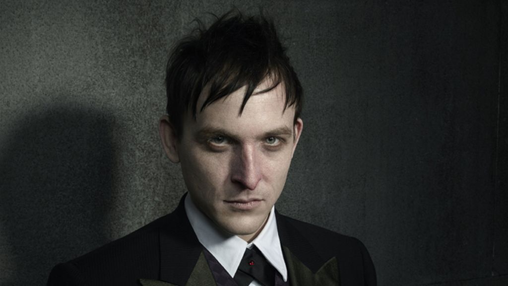 Robin Lord Taylor es Oswald Cobblepot (El Pingüino)