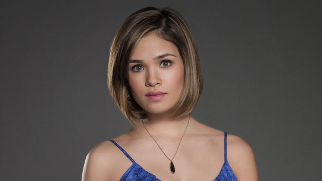Nicole Gale Anderson es Heather