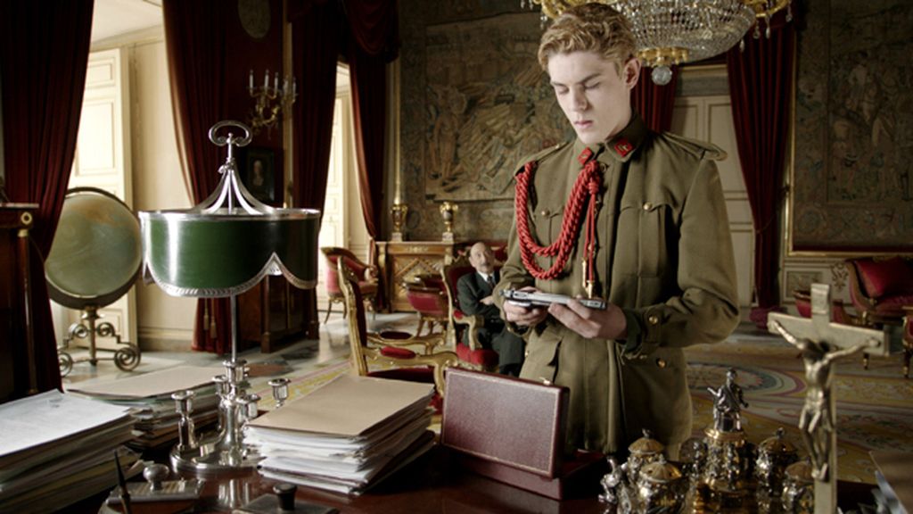 Enrique Aragonés, Patrick Criado y Fernando Gil interpretan al soberano en su niñez, su adolescencia y su madurez