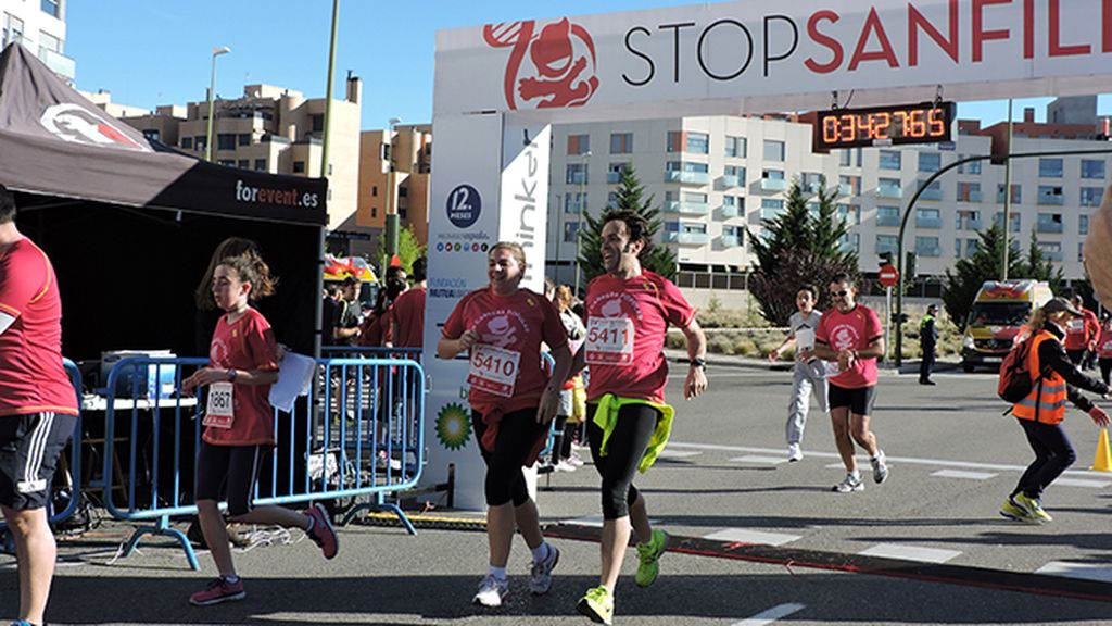 2.500 corredores se visten de rosa para apoyar la investigación