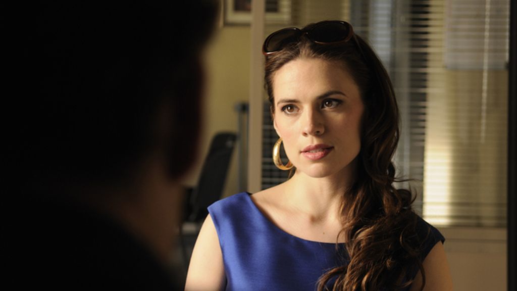 Marton Csokas, un inspector de pasado oscuro que investiga en una Sevilla sombría