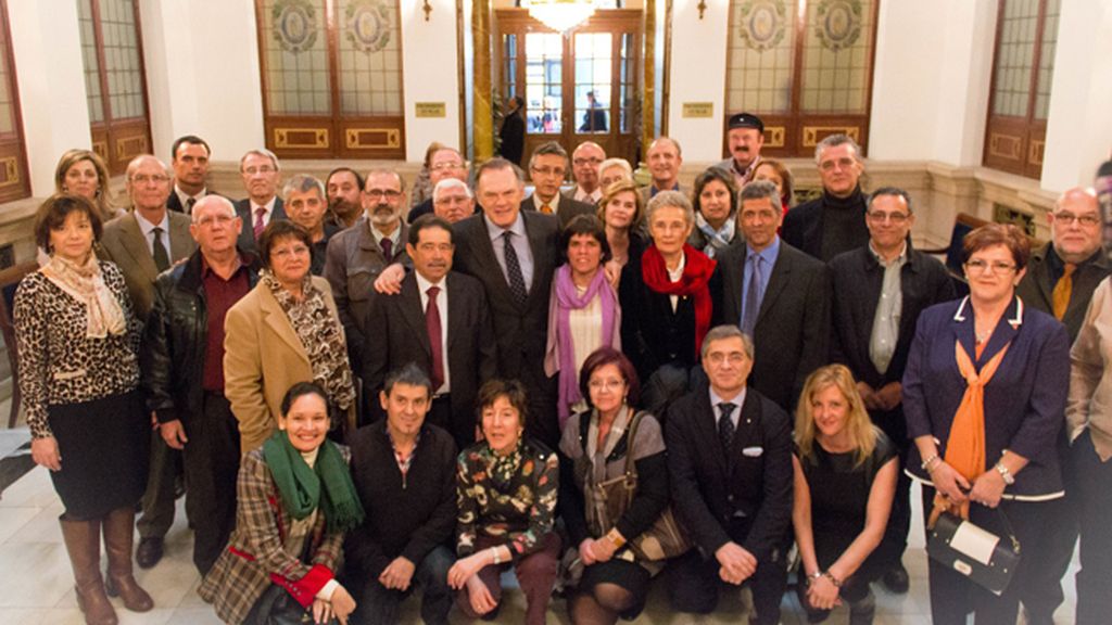 Pedro Piqueras recoge el Premio Carlos Margarit
