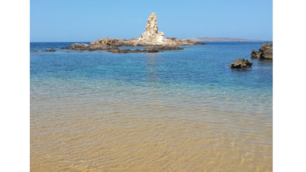 Dolores Navarro González: Cala Pregonda, en Menorca (Baleares).