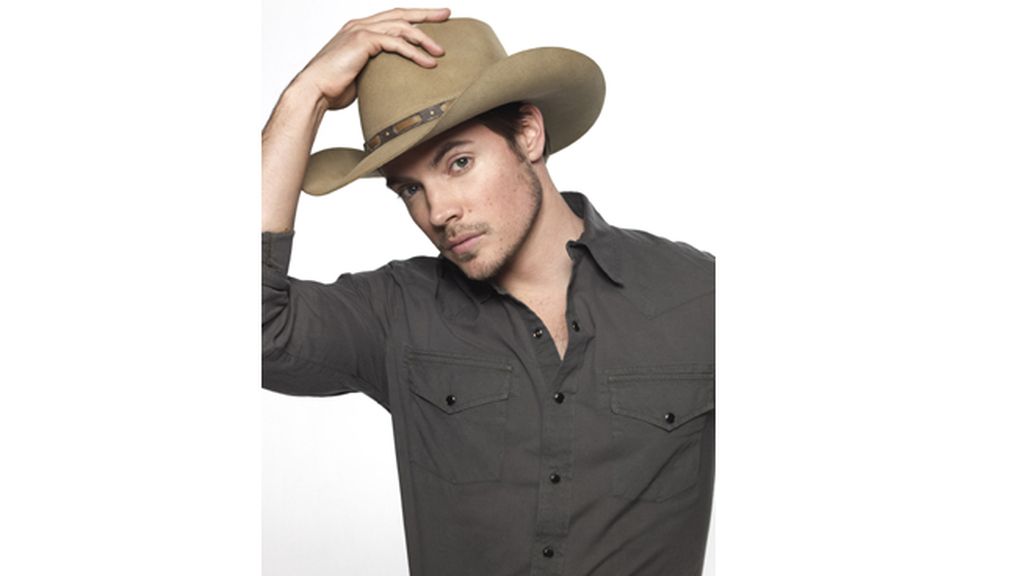 Josh Henderson es John Ross Ewing
