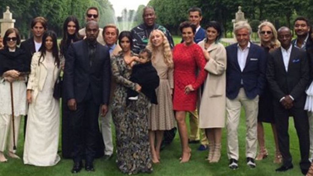 El álbum de boda de Kim Kardashian y Kanye West, un año después