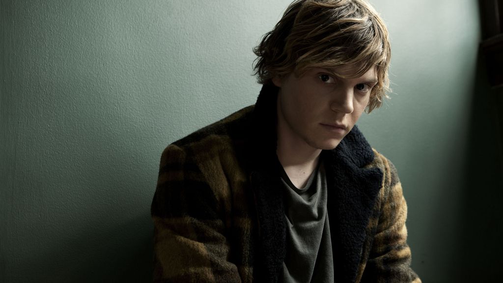 Evan Peters es Tate