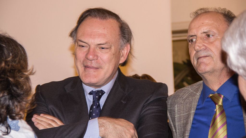 Pedro Piqueras recoge el Premio Carlos Margarit