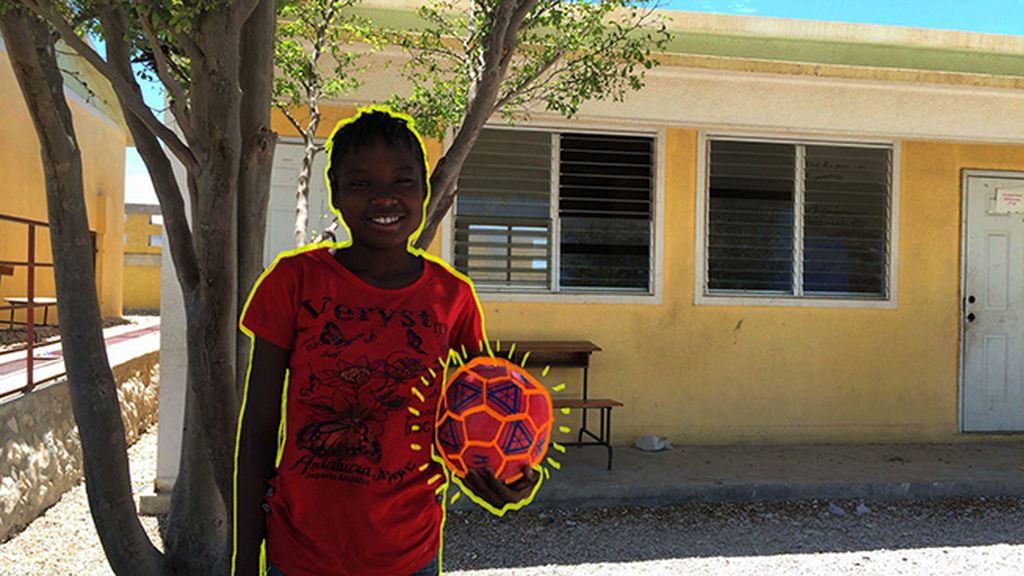 Las fotos del spot que nos enseña que compartir es cooperar