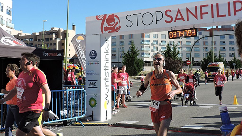 2.500 corredores se visten de rosa para apoyar la investigación