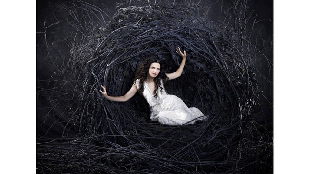 .  Henry (Jared Gilmore) reclama el rescate de su madre biológica (Jennifer Morrison)