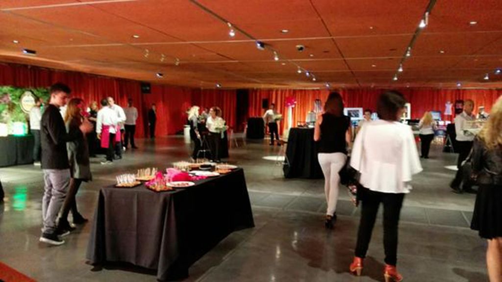 Medio millar de asistentes y un menú cargado de solidaridad