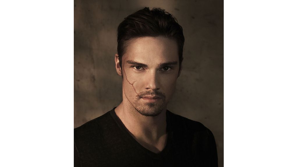 Jay Ryan es Vincent Keller