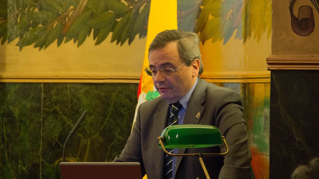 Pedro Piqueras recoge el Premio Carlos Margarit