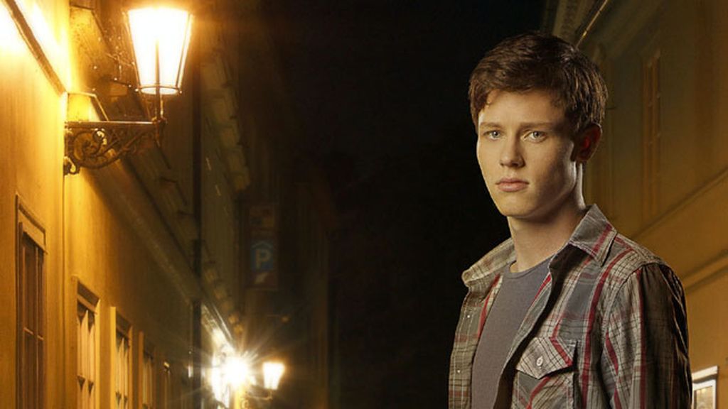 Nick Eversman es Michael Winstone