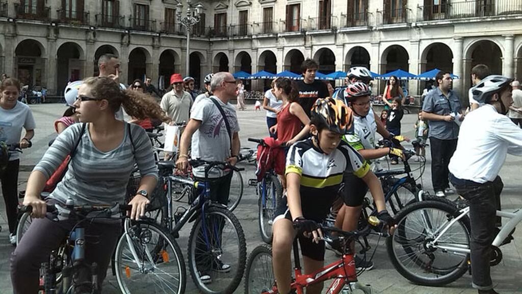 Paseamos en bici por Vitoria para fomentar la vida sana y sostenible