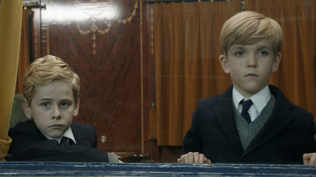 Enrique Aragonés, Patrick Criado y Fernando Gil interpretan al soberano en su niñez, su adolescencia y su madurez