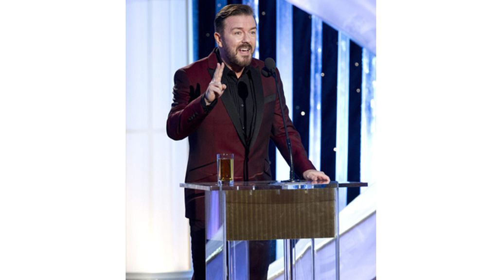 Ricky Gervais se muerde la lengua en sus terceros Globos como conductor de la gala