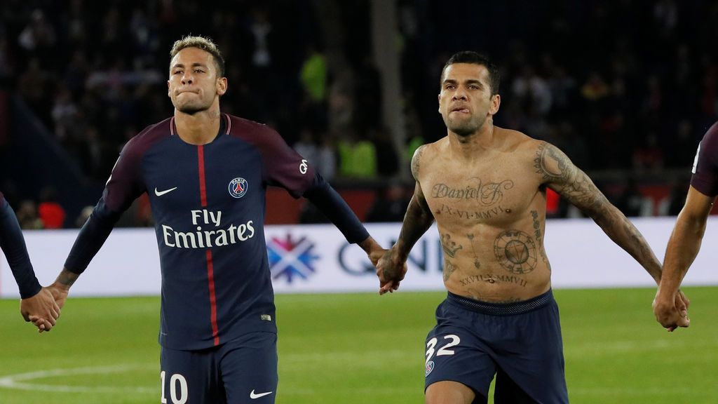 Velada para reconciliar a Neymar y Cavani: Dani Alves invita a cenar a la plantilla del PSG