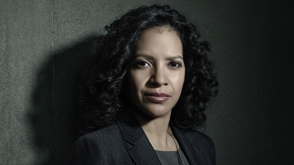 Zabryna Guevara es Sarah Essen