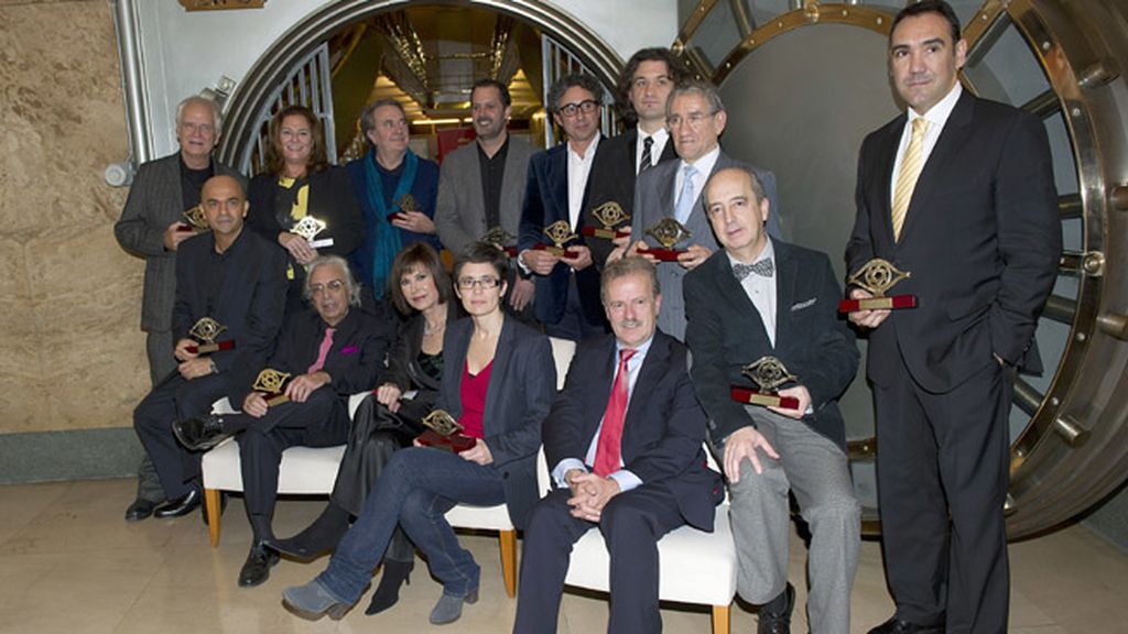 Ana Rosa Quintana entrega el premio de la Academia de Televisión al director de su programa, Juan Ramón Gonzalo