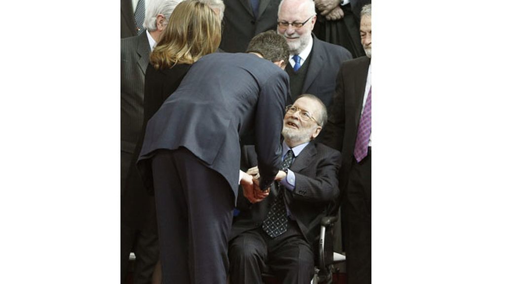 El príncipe saluda a Chicho Ibáñez Serrador