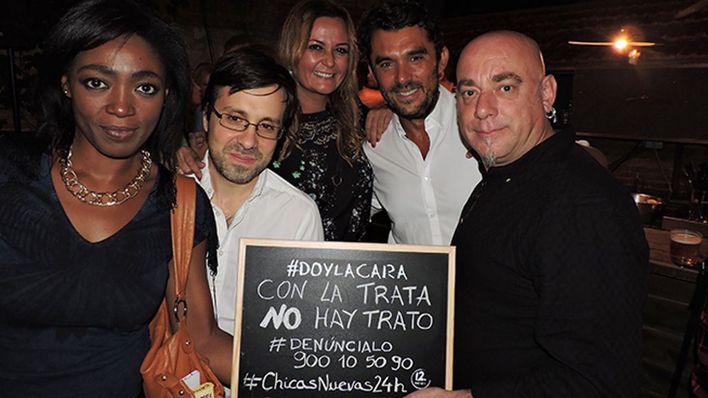 El equipo de la película y Francine Gálvez dan la cara en el estreno de 'Chicas Nuevas 24 Horas'