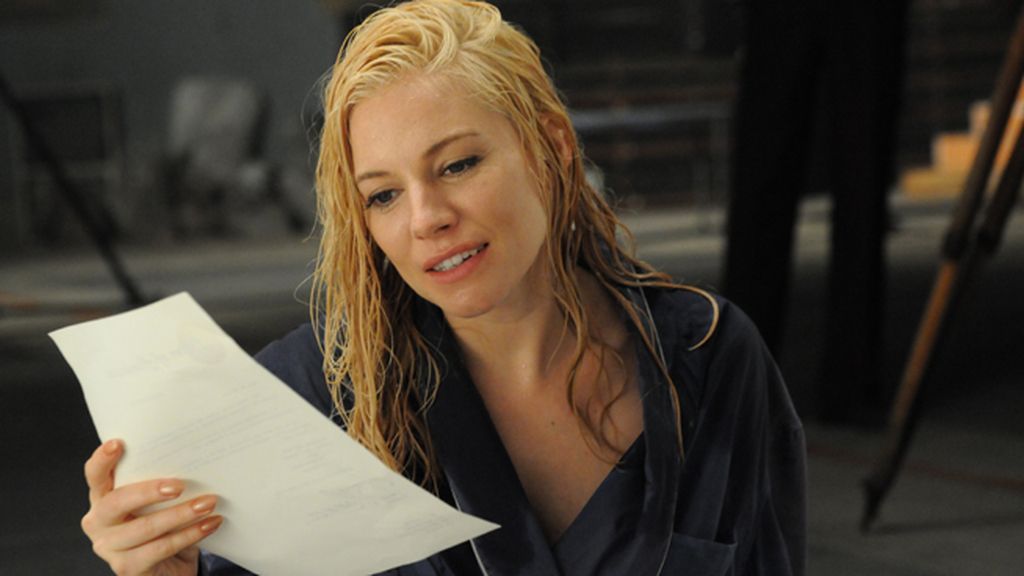 Sienna Miller interpreta a la protagonista de ‘Los pájaros’