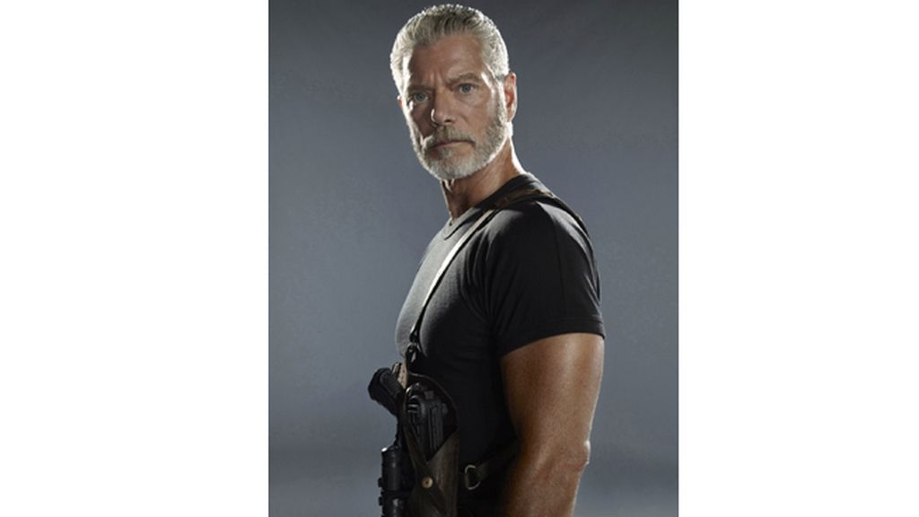 Stephen Lang es Nathaniel Taylor