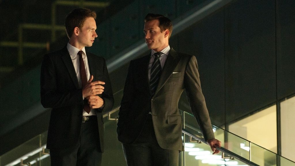 Grandes dosis de provocación e ironía de la mano de dos apuestos abogados en Manhattan