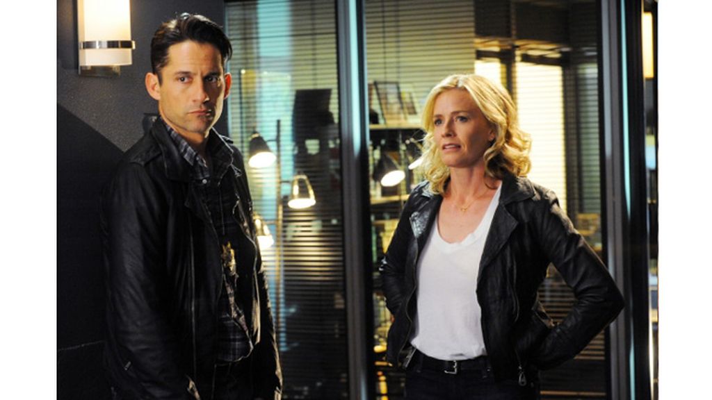 Un Sherlock Holmes del siglo XXI, que llega a la capital del juego junto a Elisabeth Shue