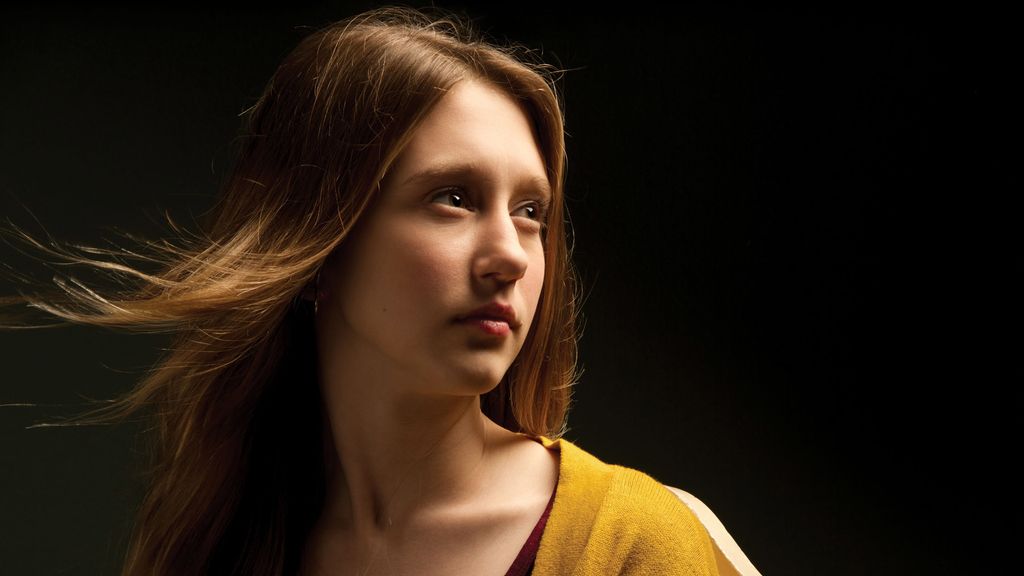Taissa Farmiga es Violet