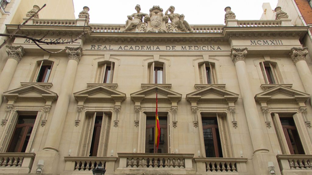 Pedro Piqueras recoge el Premio Carlos Margarit