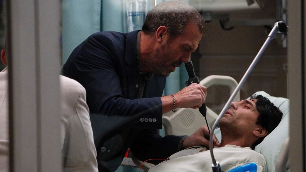 Hugh Laurie se quita la bata el 21 de mayo