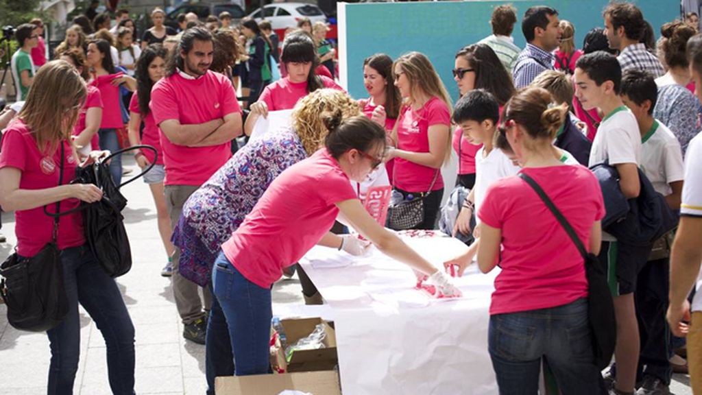 Murales, camisetas, solidaridad y talento.