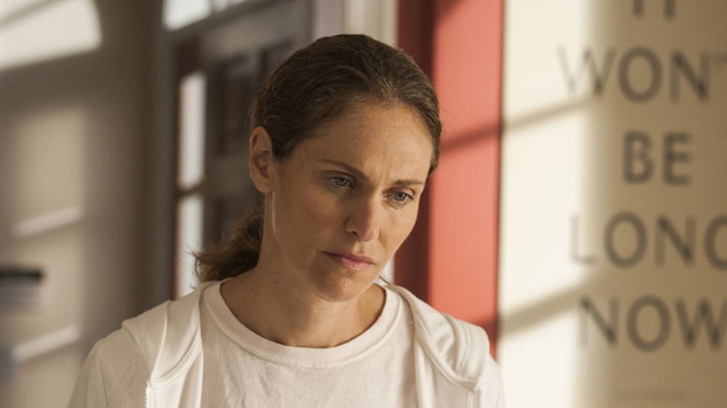 Amy Brenneman es Laurie Garvey