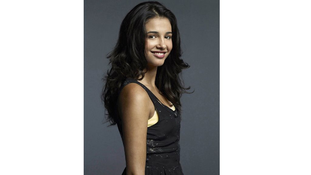 Naomi Scott es Maddy Shannon