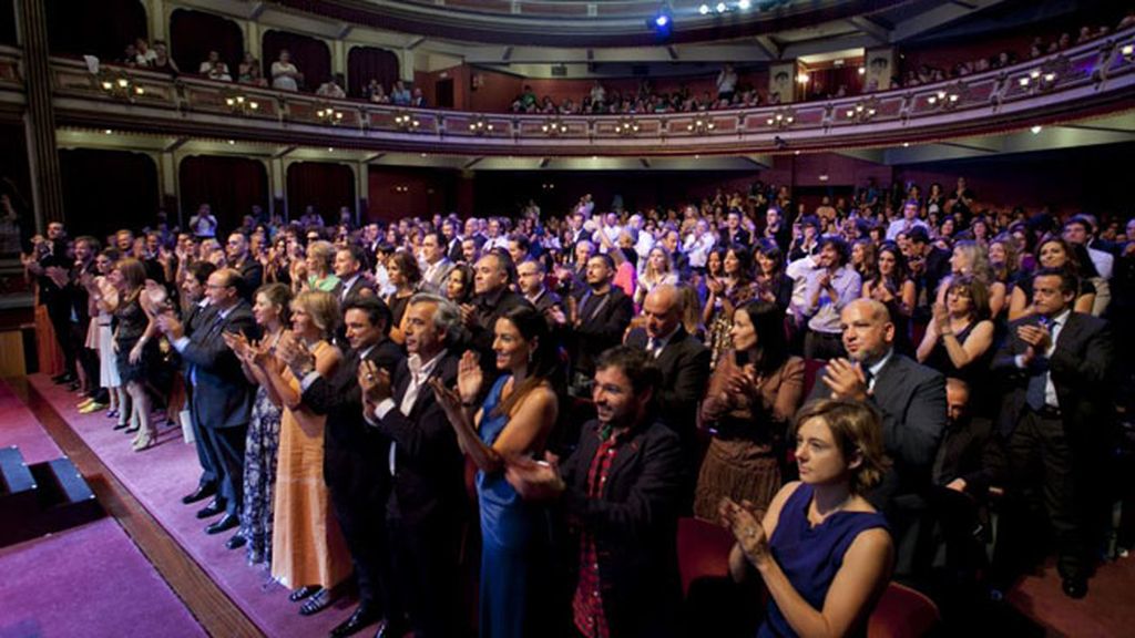 ... que el teatro recibió aplaudiendo en pie a Chicho Ibáñez Serrador