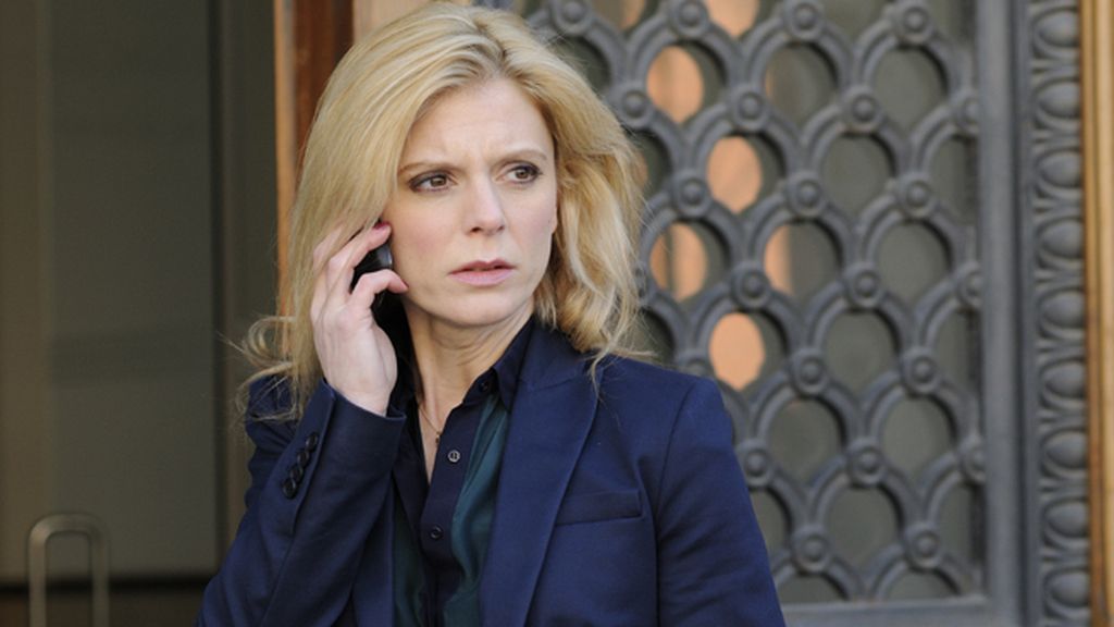 Marton Csokas, un inspector de pasado oscuro que investiga en una Sevilla sombría