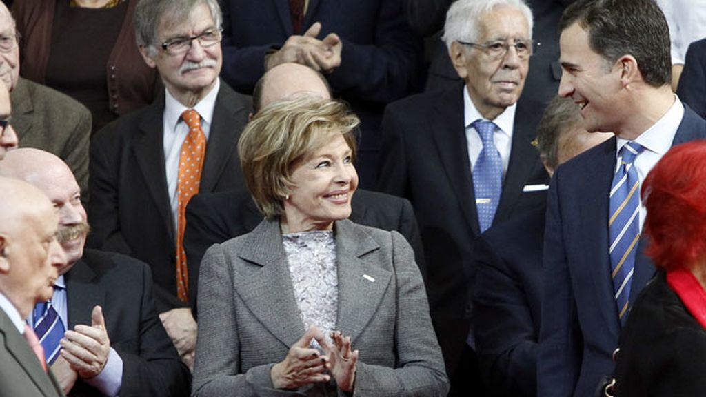 Laura Valenzuela sonríe al príncipe