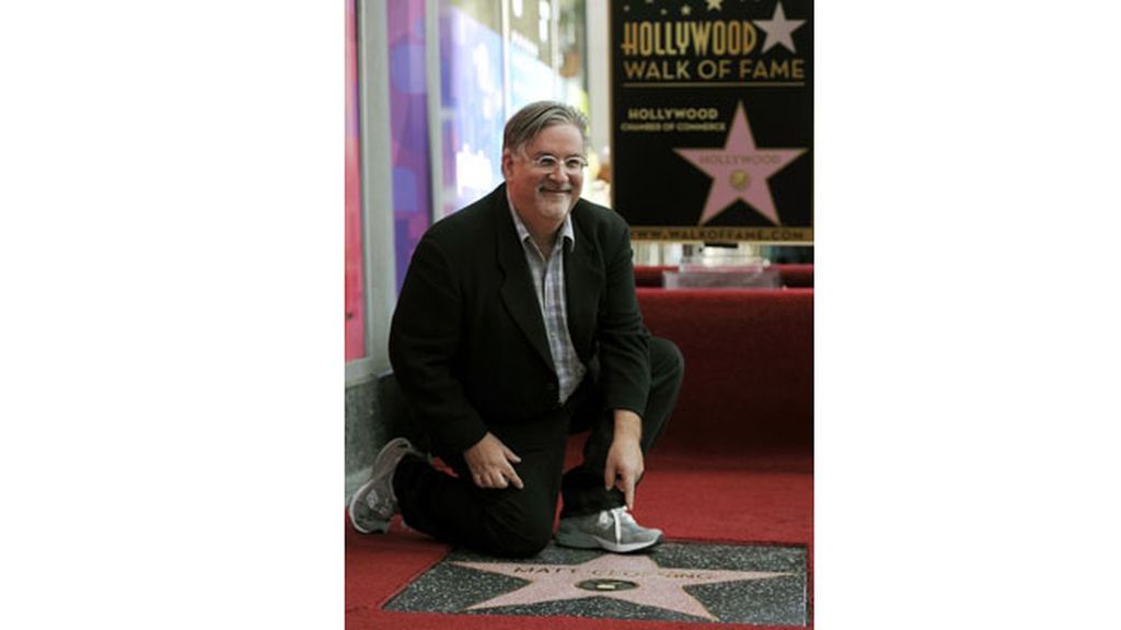 Homer y Bart, junto a sus 'voces' -Hank Azaria, Yeardley Smith y Nancy Cartwright-, acompañan al dibujante