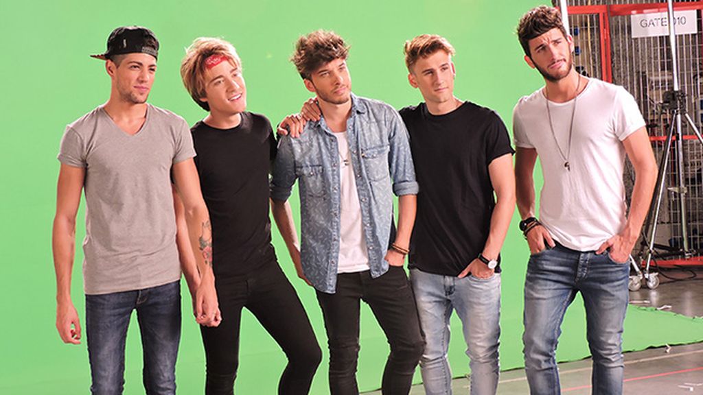 Blas, David, Blas, Álvaro y Dani frente al croma.