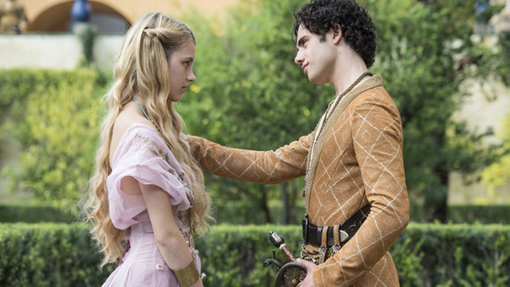 Nell Tiger Free y Toby Sebastian