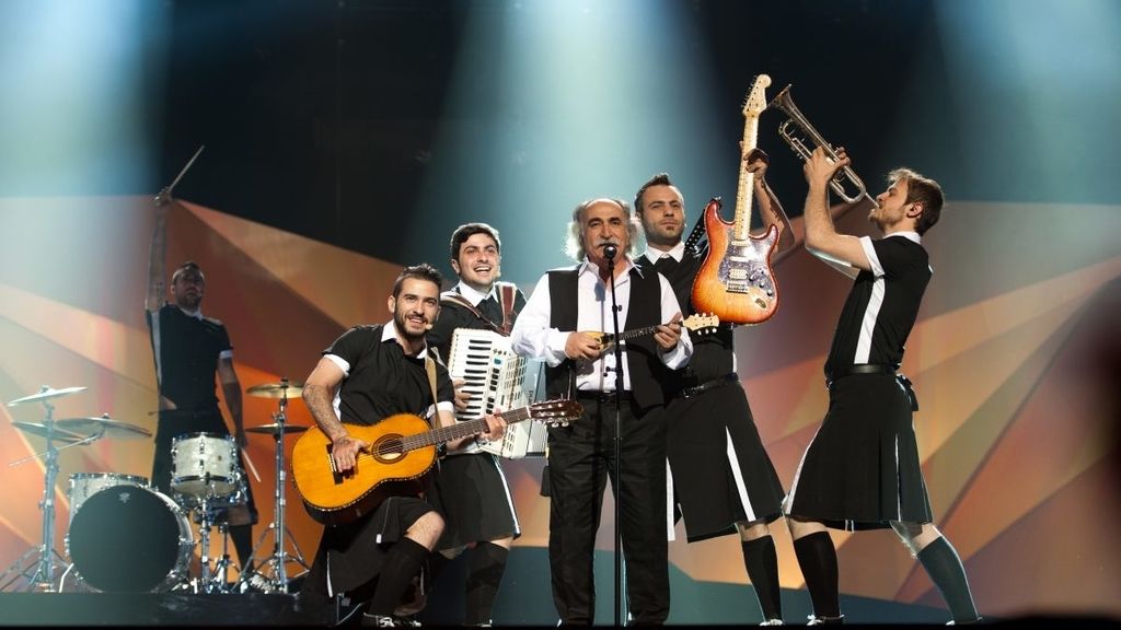 Grecia. Koza Mostra & Agathon Iakovidis. 'Alcohol Is Free'